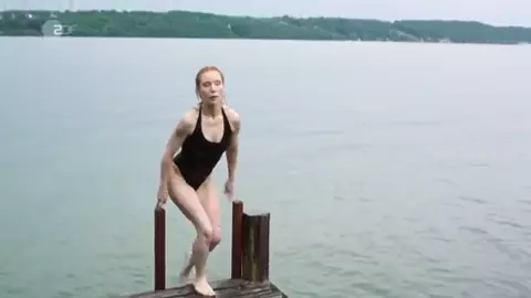 Franziska Petri nude - Der Alte s42e02 (2018)