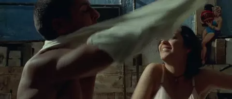 Marion Cotillard nude - Taxi (1998)
