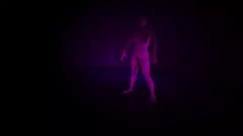 Naked Asian Art Performance-59-Su Wnen Chi-Shaman