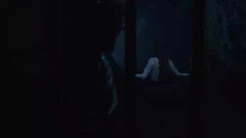 Carice Van Houten - GAME OF THRONES (S02 E04)