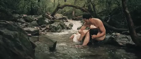 Hwang Geum-hee, Lee Joo-hee Nude - Couple In The Forest (2017)