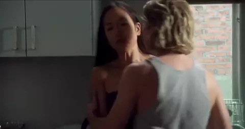 Sandra Yi Sencindiver Nude - Den Fremmede (2015)