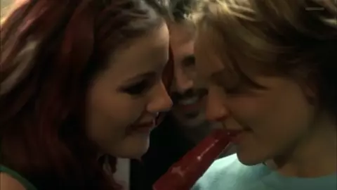 Maya Stange, Kathleen Robertson - XX-XY (US 2002)
