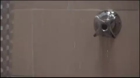 Girl Masturbating in Shower - Como Esquecer