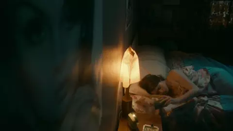 Solo Actress in the bed - White Heat