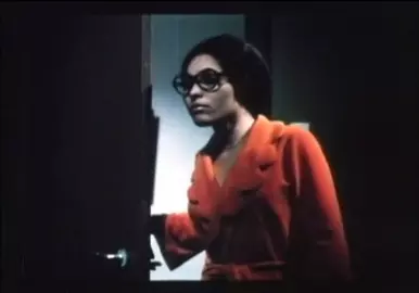 Mädchen Ohne Männer - Explicit Haired Pussy in Classic Movie