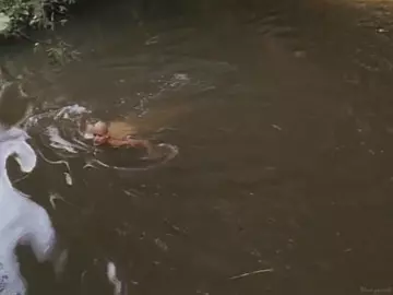 Daryl Hannah & Kathy Bates naked - At Play in the Fields of the Lord (1991)