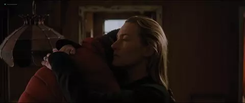 Kate Winslet Sexy - The Mountain Between Us (2017)
