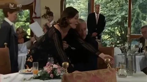 Marion Mitterhammer Nude - Julia - Eine ungewohnliche Frau s01e01 (1999)