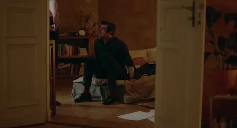 Elisabeth Moss naked - The Square (2017)