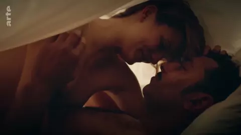 Clea Eden naked - Devoilees (2018)