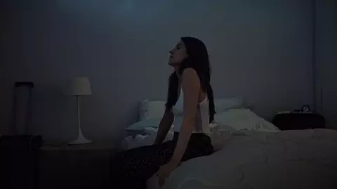 Rafaela Mandelli nude - Intimidade Entre Estranhos (2018)