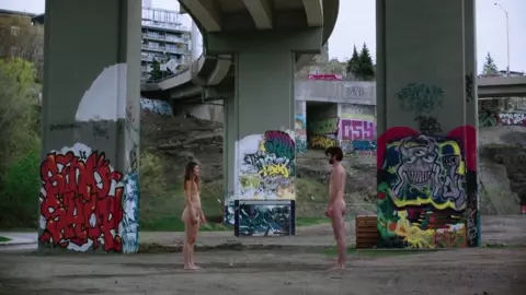 Viola von Scarpatetti nude - Chut(e) (2015)