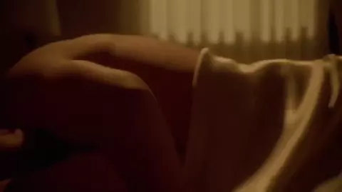 Deirdre Lovejoy nude – The Wire s01e03 (2002)