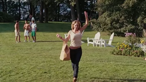 Alice Eve sexy – Sex and the City 2 (2010)