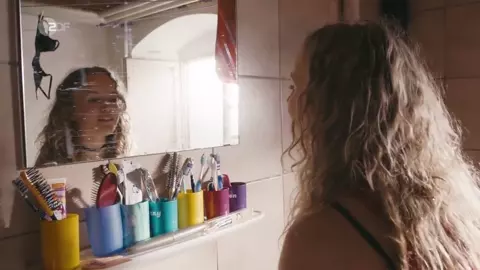 Luise von Finckh, Marie Bloching nude - Kommissarin Lucas s01e28 (2019)