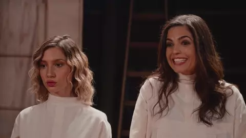 Lorena Comparato nude - Samantha! s02e05 (2019)