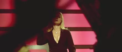 Jana Pallaske, Saskia Valencia nude - Kopf oder Zahl (2009)