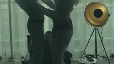 Sexy Sofia Sisniega nude - Aqui en la Tierra s01e02e05 (2018)