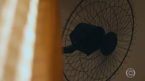 Sexy Debora Bloch naked - Segunda Chamada s01e04 (2019)
