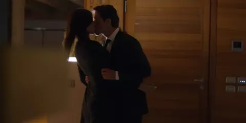 Sexy Catrinel Marlon nude - La Porta Rossa s01e05 (2017)