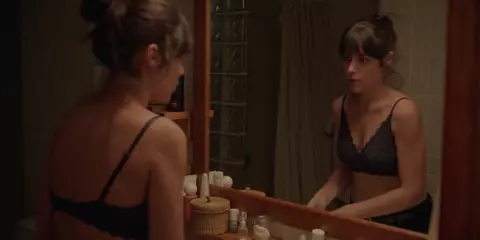 Hot scene Iria del Rio - Les de l'hoquei s01e03-13 (2019)