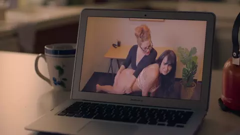 Sexy Kathryn Hahn nude - Mrs. Fletcher s01e05 (2019)
