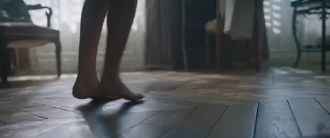 Nude Julie De Bona - Le Bazar de la charit s01e03e05 (2019)