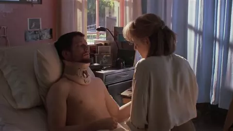 Nude Helen Hunt - The Waterdance (1992)