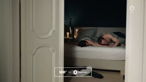 Nude Nina Kronjager - Risiko Pille (2019)