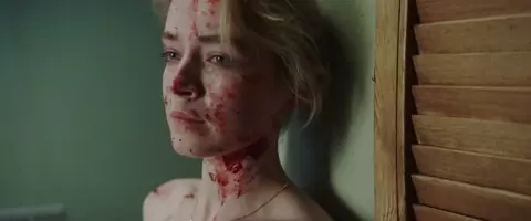 Nude Sarah Bolger - A Good Woman Is Hard to Find (2019)