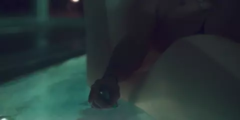 Nude Kim Riedle - Skylines s01e06 (2019)