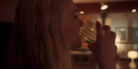 Nude Elle Fanning - A Rainy Day in New York (2019)