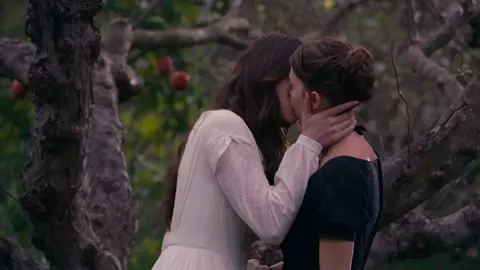 Nude Hailee Steinfeld, Ella Hunt, Gus Birney - Dickinson s01e01-03