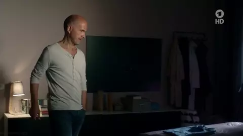Nackte Ulrike C. Tscharre - Besser als Du (2015)