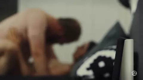 Nude Julie Kieffer - Capitani s01e04e08e12 (2019)