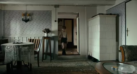 Nackte Saskia Rosendahl, Ulrike C. Tscharre, Juta Vanaga - Werk ohne Autor (2018)