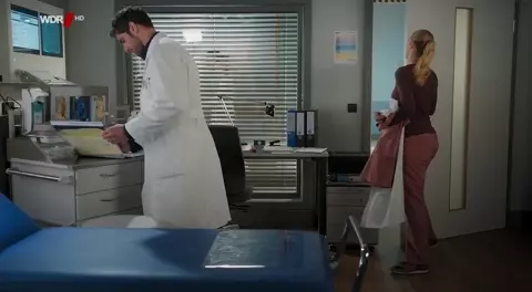 Nackte Mirka Pigulla - In aller Freundschaft - Die jungen Arzte s01e25 (2018)