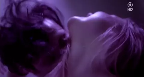 Nackte Elisa Schlott - Tatort e933 (2015)