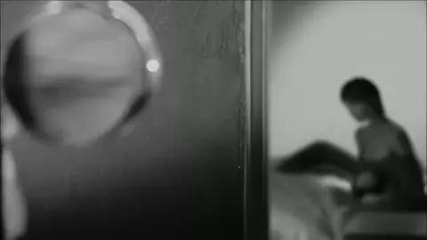 Nude Roberta Mattei - Dimmi cosa vedi (2010)
