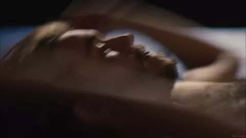 Saadet Aksoy nude - Venuto al mondo (2012)