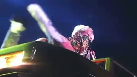 Miley Cyrus - Hot Sexy on Stage