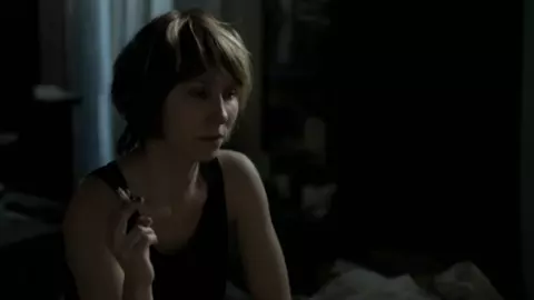 Nude Dinara Droukarova - Qu'un seul tienne et les autres suivront (2009)