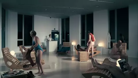 Sophia Leboutte, Julie Neenemaggi nude - Thermes (2010)