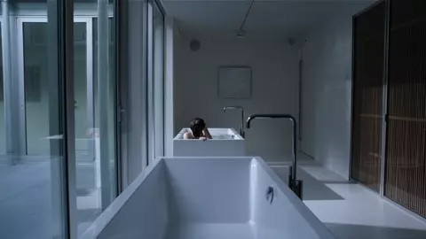 Rosalinde Mynster, Anna Rothlin nude - Atelier (2017)