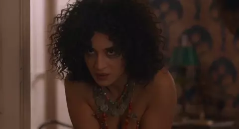 Noemie Merlant, Camelia Jordana nude - Curiosa (2019)