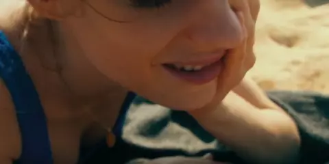 Noemie Schmidt nude - Paris est a nous (2019)