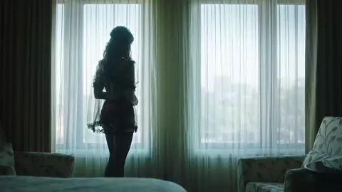 Frankie Shaw naked - SMILF s02e02 (2018)