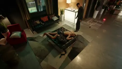 Ludivine Reding, Kimberly Laferriere - Fugueuse s01e05 (2018)