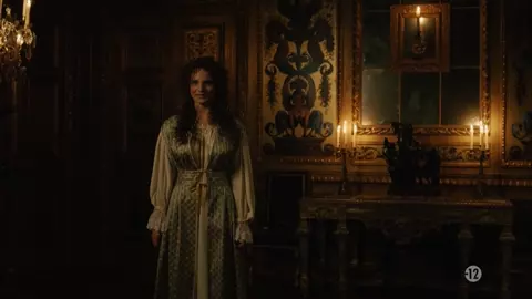 Victoire Dauxerre nude - Versailles s03e01-02 (2018)